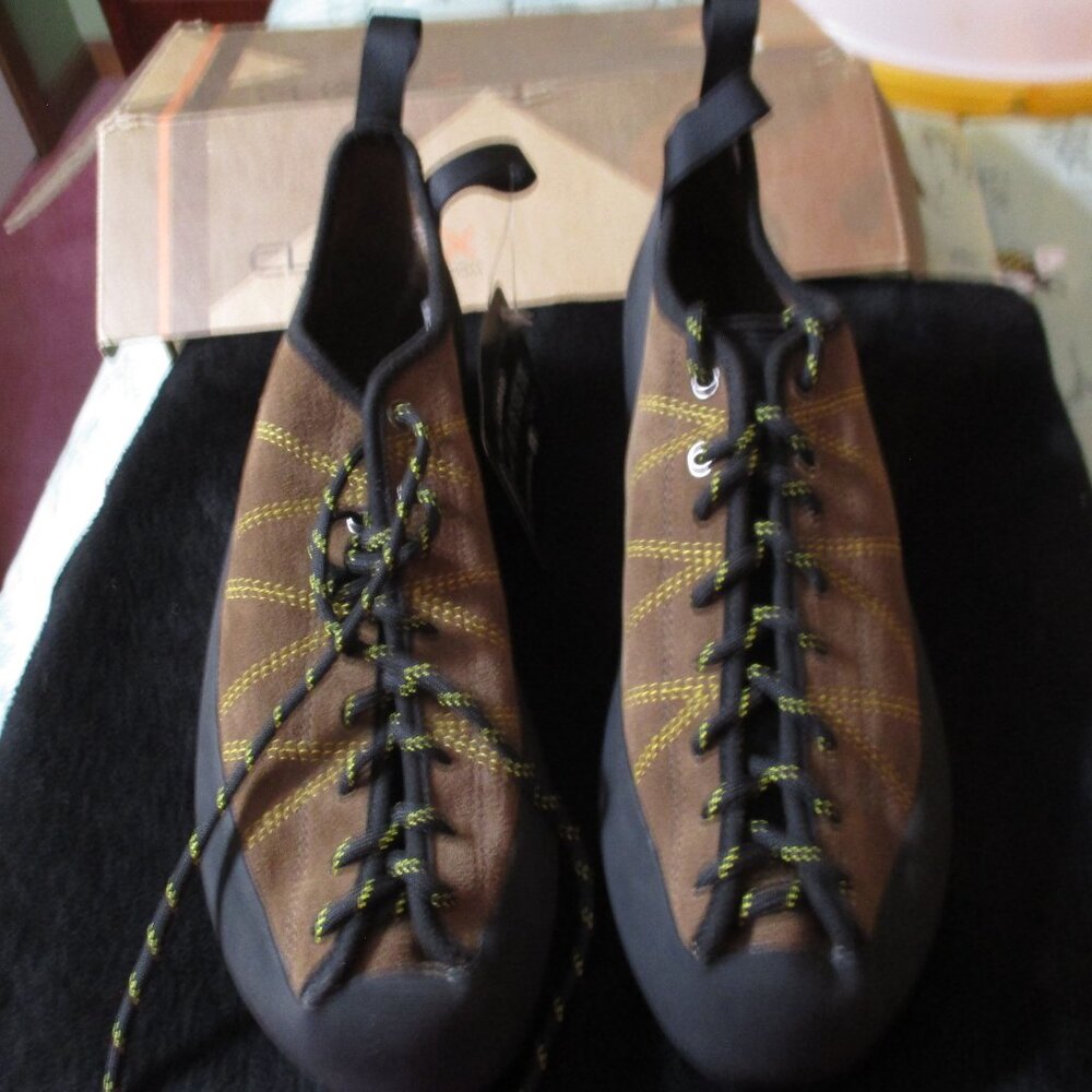 Climb X Nomad Climbing Shoes Womens/Mens 9 1/2 NEW IN BOX
